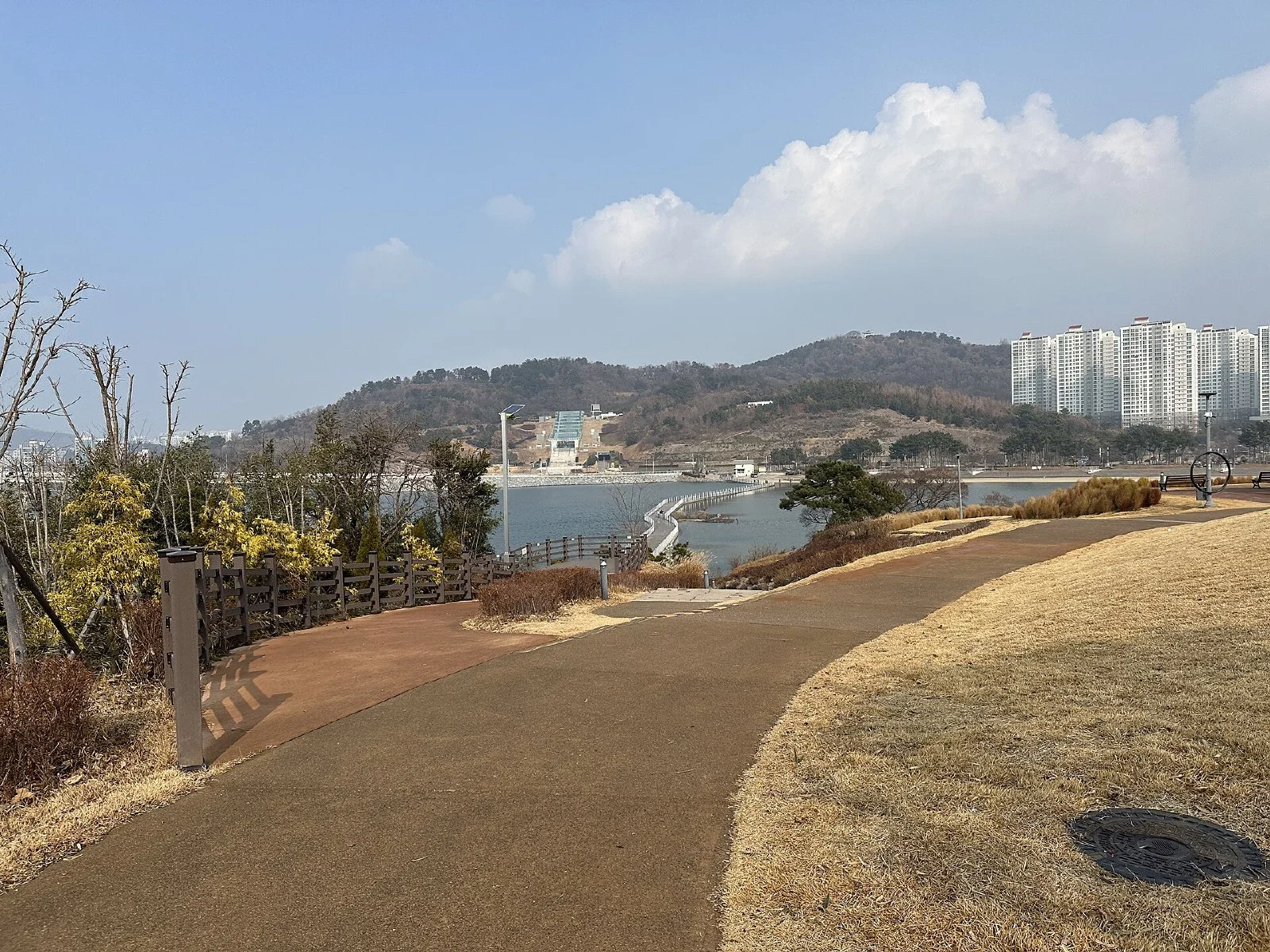 여수 장도 일대의 바다와 섬 풍경