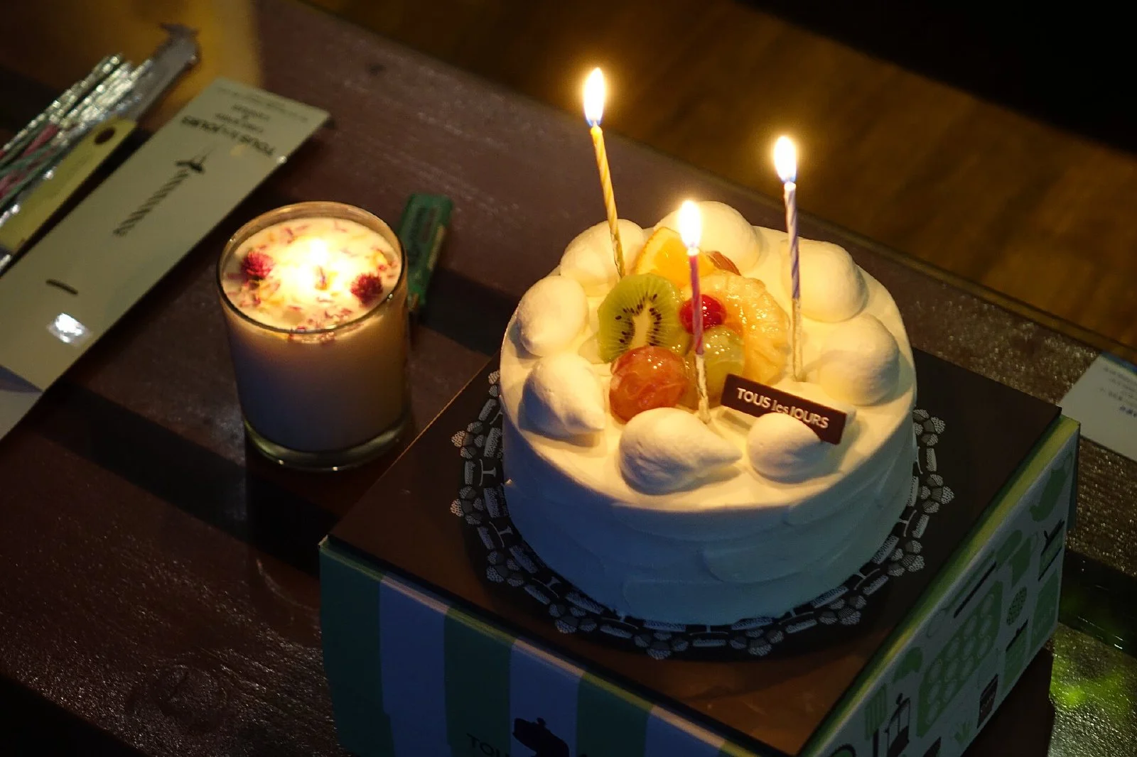 고층 아파트 여러 동이 늘어선 아파트 단지 전경