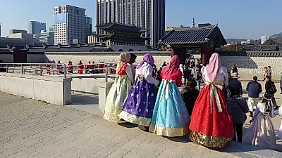 방한객 연 2000만 명 첫 돌파 눈앞…체류는 6.5일로 짧아져